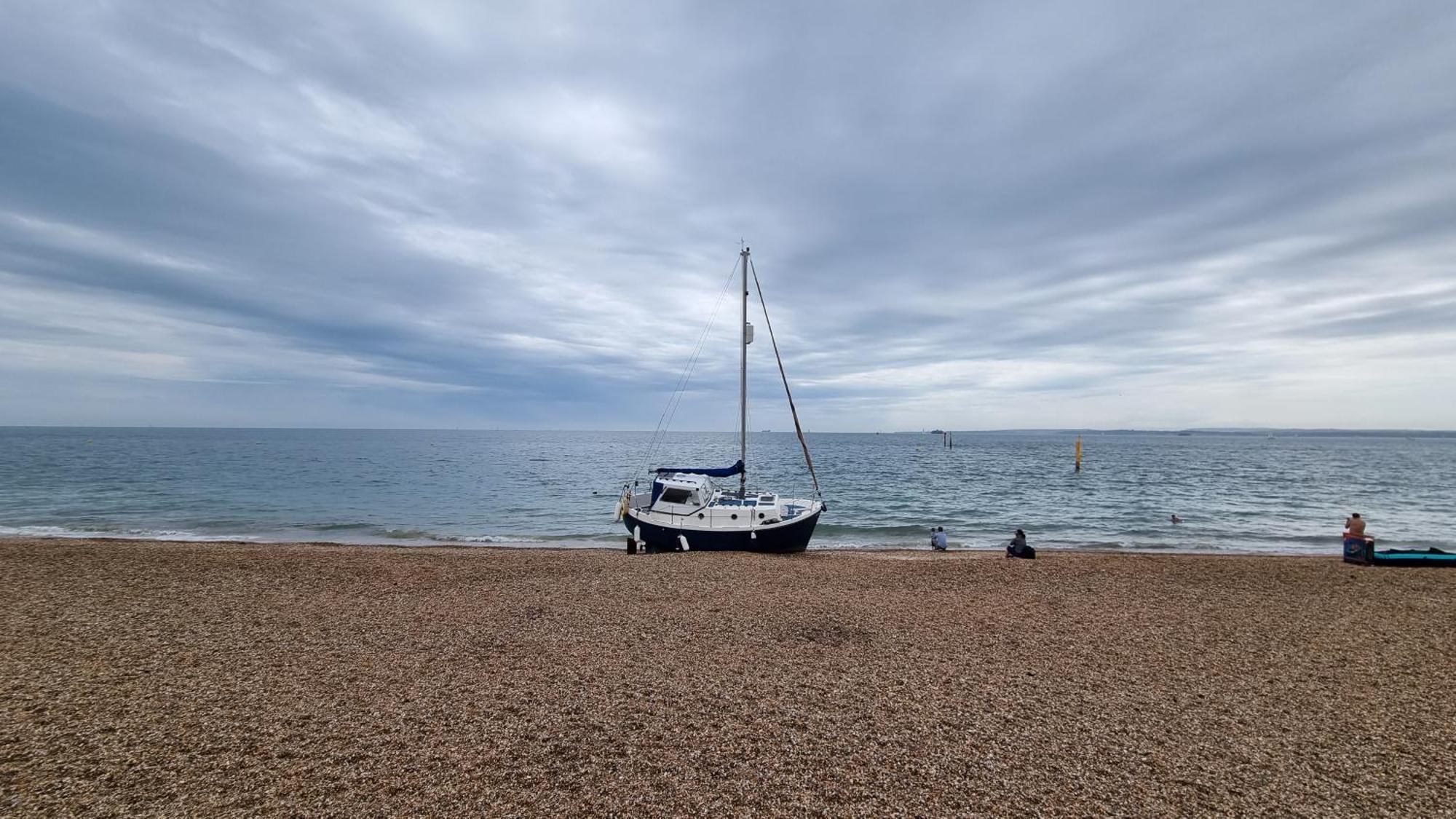 Southsea Escape - Coastal Holiday Apartment - 2 Double Bedrooms Portsmouth Buitenkant foto