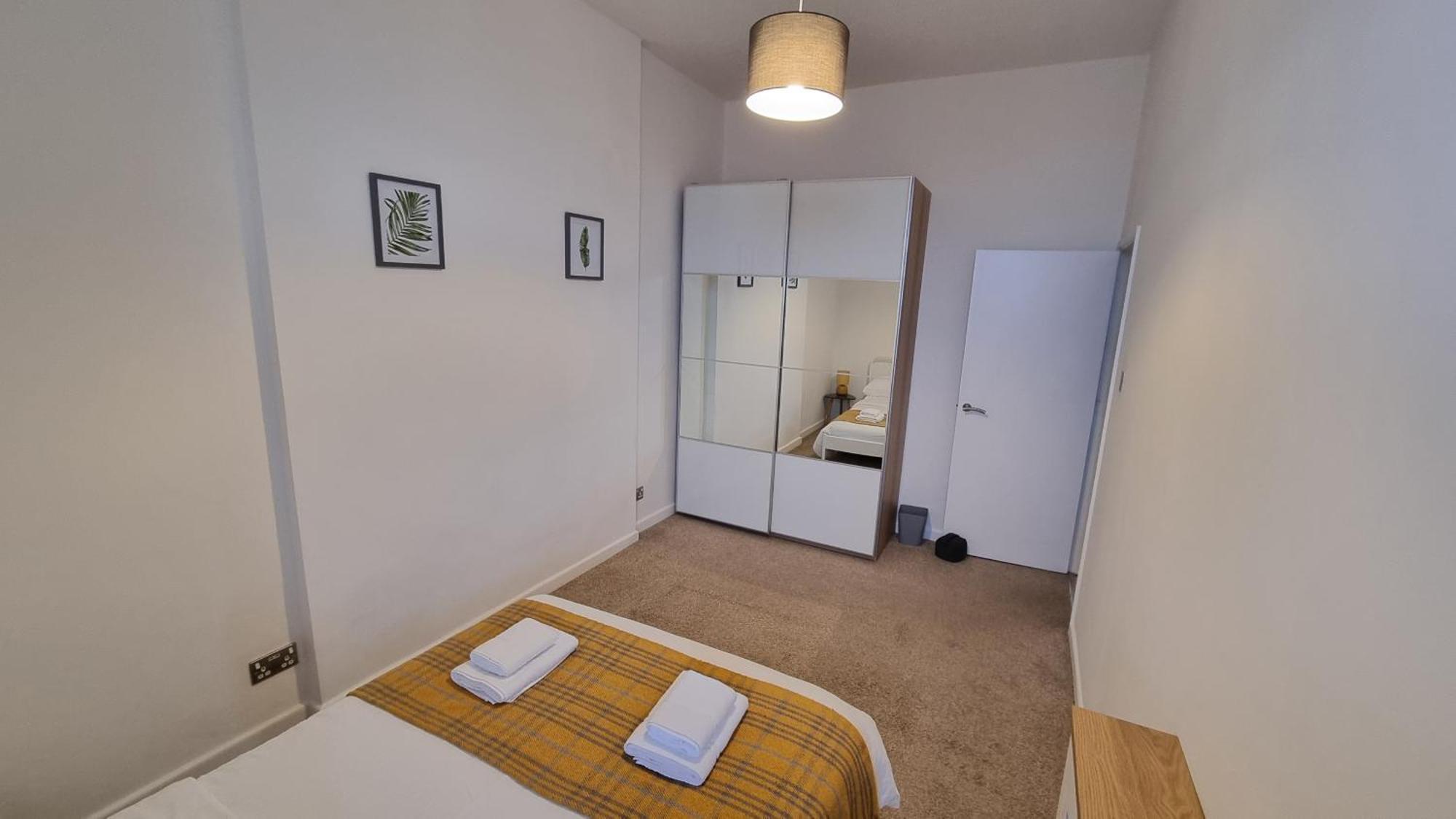 Southsea Escape - Coastal Holiday Apartment - 2 Double Bedrooms Portsmouth Buitenkant foto