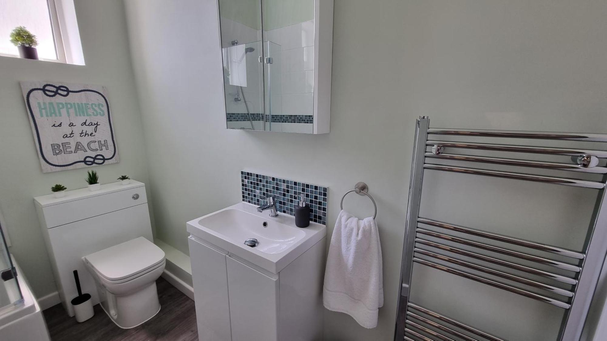 Southsea Escape - Coastal Holiday Apartment - 2 Double Bedrooms Portsmouth Buitenkant foto