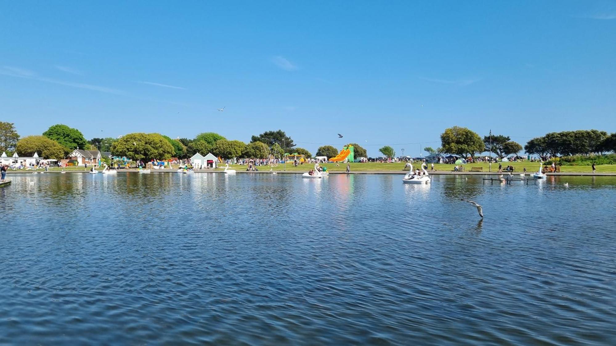 Southsea Escape - Coastal Holiday Apartment - 2 Double Bedrooms Portsmouth Buitenkant foto
